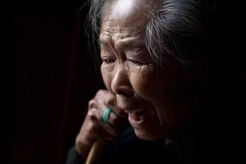 梦见陌生人老哭