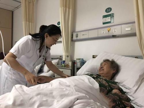 梦见老人生病过世