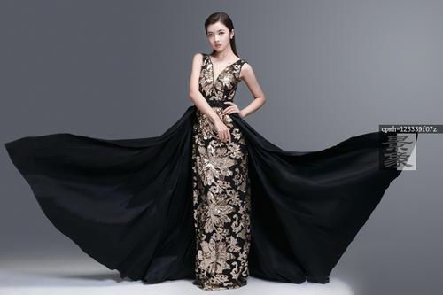 梦见穿晚礼服
