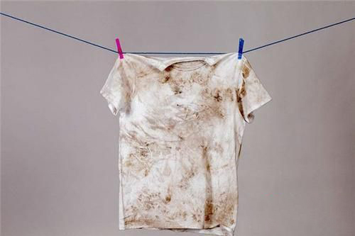 梦见衣服搞脏