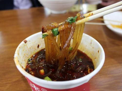 梦见吃酸辣粉