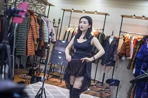 梦到自己试红衣服