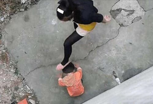 梦见裤子里拉屎