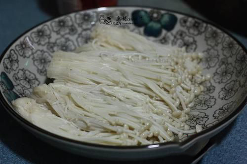 梦见金针菇塞牙