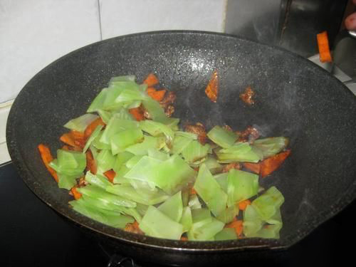 梦见挖竹笋炒菜