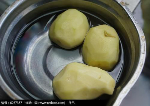梦见在水里洗土豆