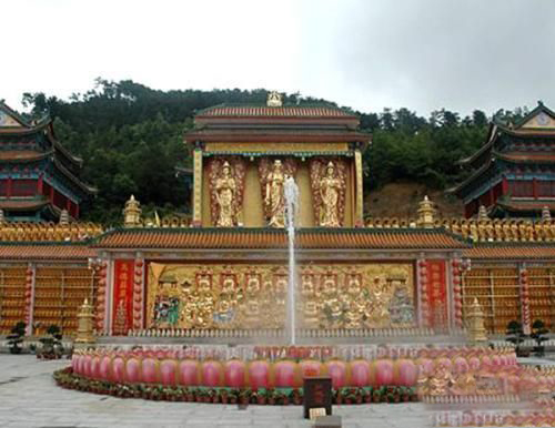 梦见在庙里拜佛