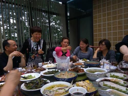 梦见和老同学一起吃饭