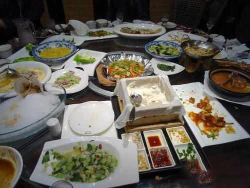 梦见吃饭被宰