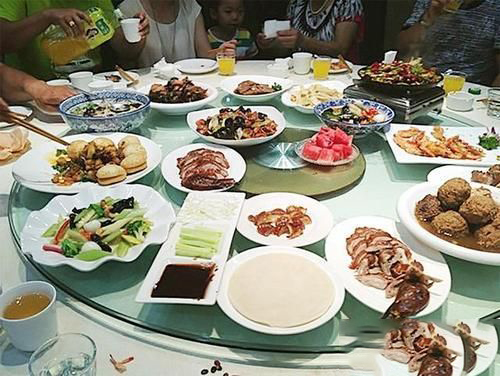 梦见吃饭结账被宰