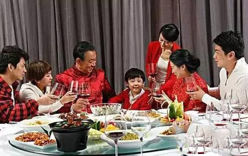 梦见过年全家聚会