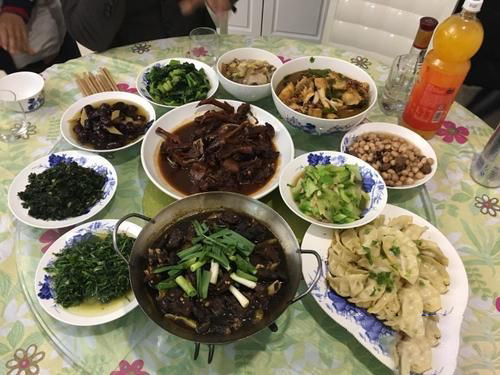 梦见和朋友吃饭