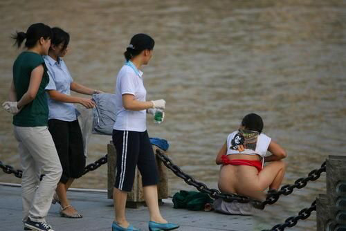 梦到自己冲澡也有他人