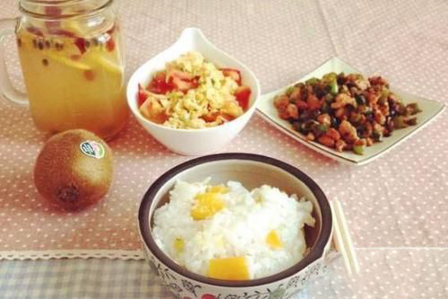 梦见吃饭快