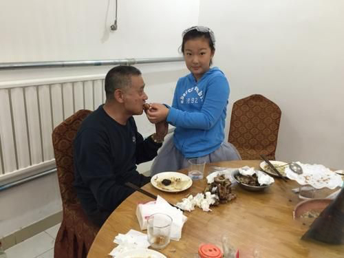 梦见和去世姥爷吃饭