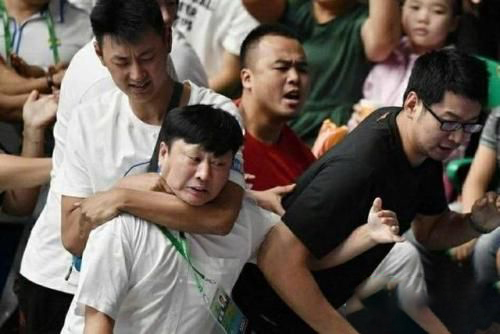 梦见跟人打架