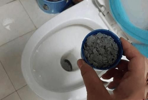 梦见洗澡时头发堵住下水道