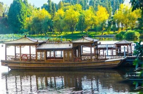 梦见坐画舫旅游观光