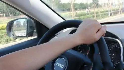 梦到自己驾车