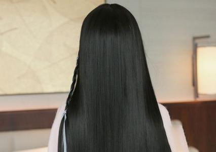梦见头发黑到发光