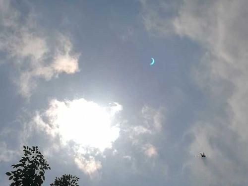 梦见蓝太阳