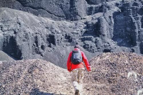 梦到火山下行走