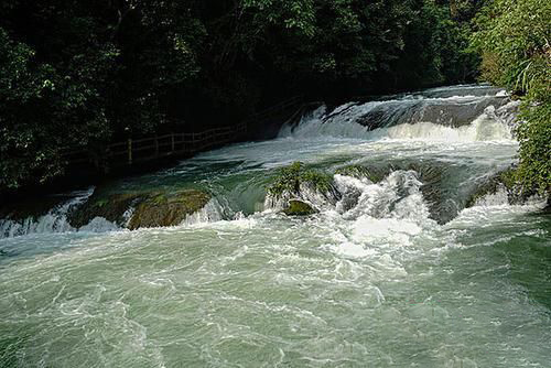 梦见河水急流