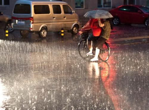 梦见下暴雨