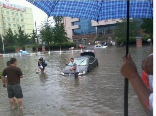 梦见下雨涨水
