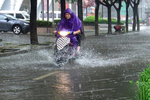 梦见下雨挨浇