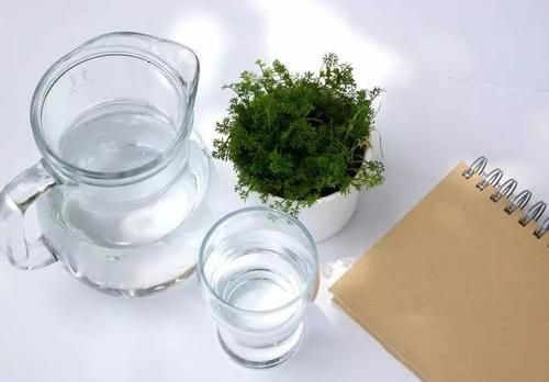 梦到喝水杯子裂开