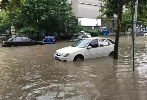 梦见车被水淹没