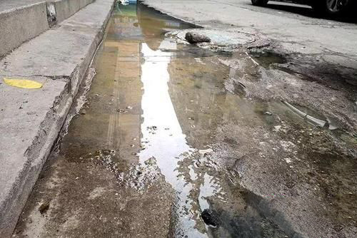 梦到下水道许多的脏水