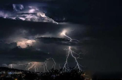 梦见雷鸣