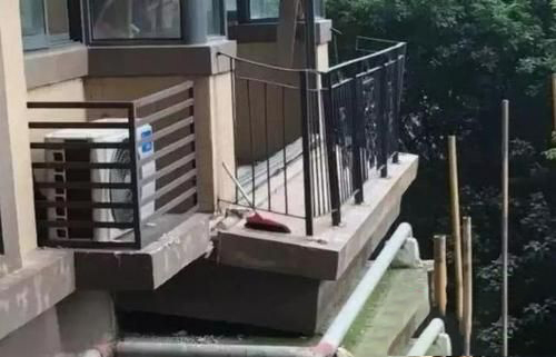 梦见阳台塌
