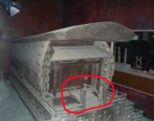 梦见古墓棺材