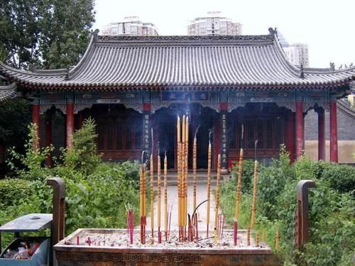 梦见进庙宇
