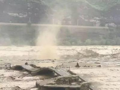 梦见洪水汹涌