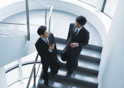 梦到自己下楼梯