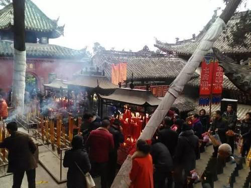 梦见上香敬神