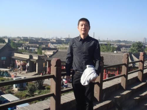 梦到自己站在大门上