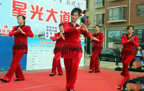 梦见穿红衣服的人跳舞