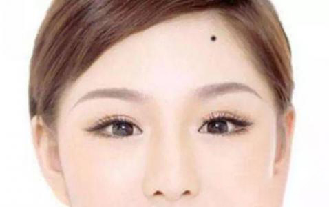 女士面部长痣是好是坏，看了一清二楚！