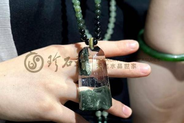 2026年属蛇适合佩戴的旺运水晶