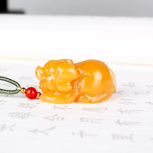 属猪2026适合佩戴什么饰品_属猪2026年饰品选择_补水养金化煞