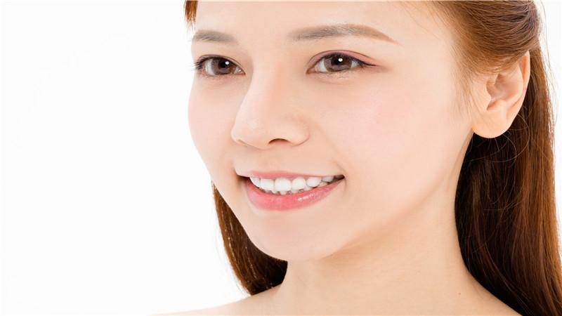女人梦到牙齿碎成渣且吐不完_女性牙齿碎渣吐不完梦境解析_女人梦见牙齿碎成渣吐不完