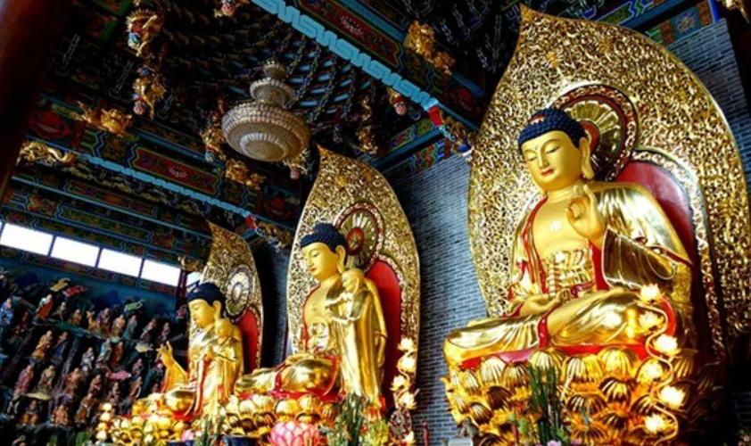 女人梦见寺庙和佛像_女性梦见寺庙佛像预示吉兆_女人梦见寺庙佛像寓意好运降临