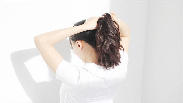 女人梦见衣服乱七八糟的一起_梦见衣服乱七八糟的女人_衣服杂乱无章的梦境解析