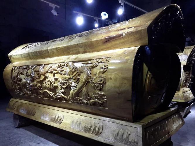 梦见抬死人棺材是什么意思_梦见抬死人棺材是什么意思_梦见棺材里的尸体预示