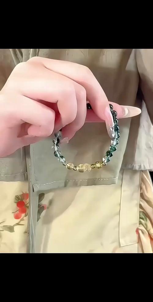 属猴2026戴什么饰品好？绿幽灵黄水晶旺财转运